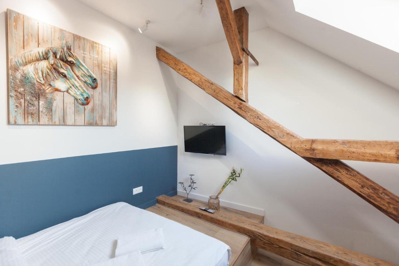 Leogrand Apartments On Khmelnytskoho 11 Lviv Kültér fotó