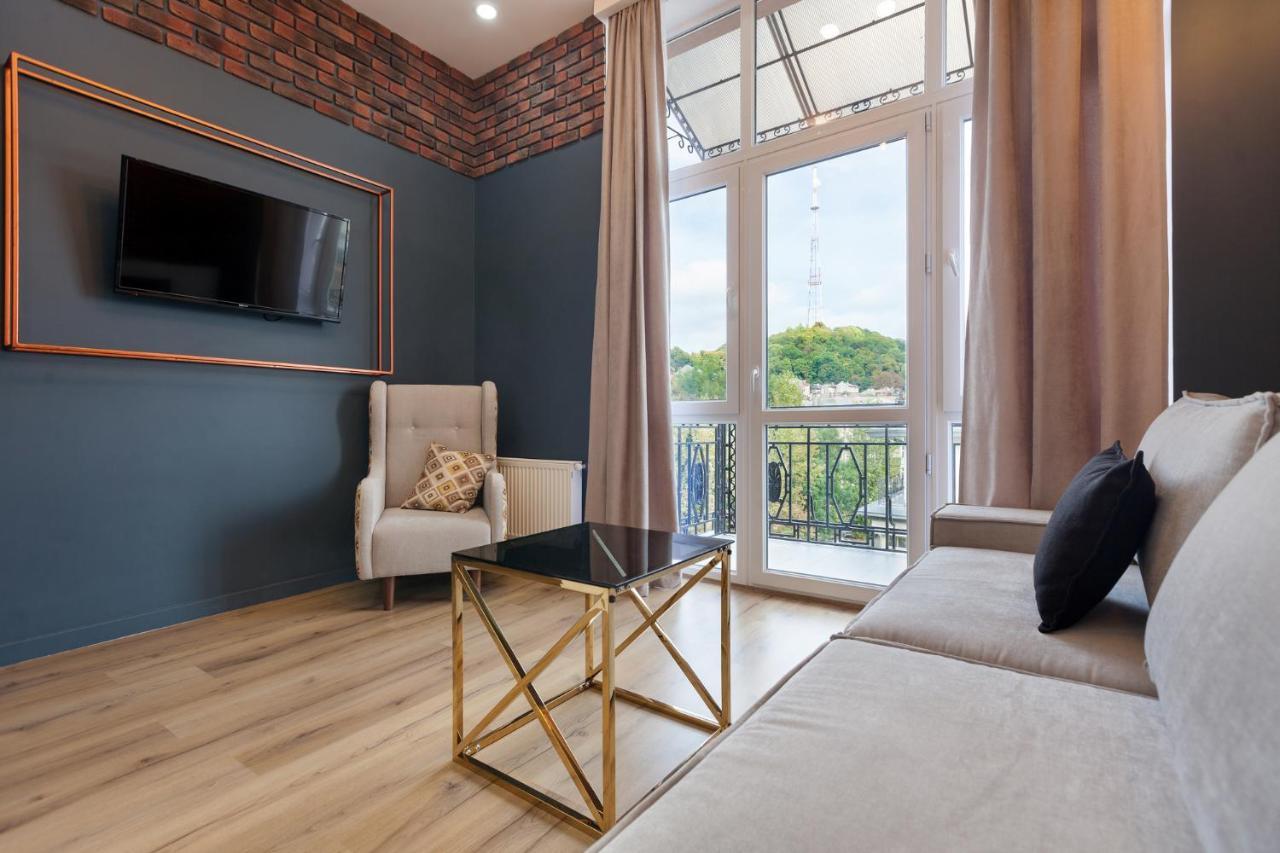 Leogrand Apartments On Khmelnytskoho 11 Lviv Kültér fotó